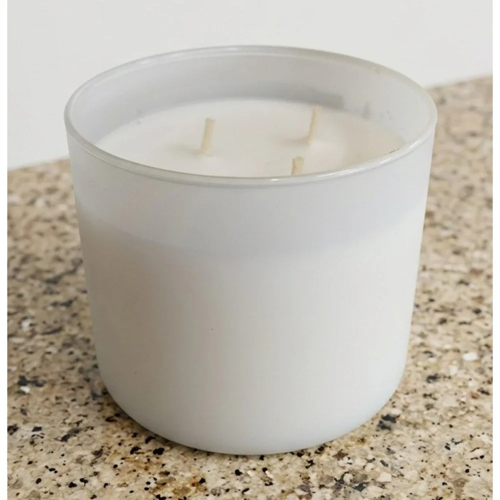 Bath & Body Works Vanilla Bean Noel 3-Wick Candle, Soy Wax Blend, 14.5 oz Unused - Picture 6 of 9